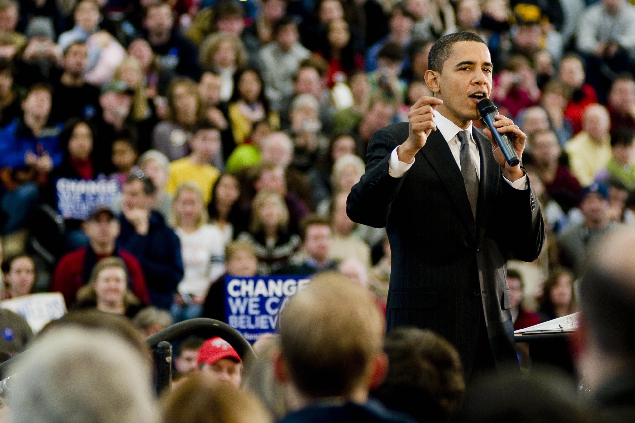 PHOTO: US Democratic presidential candidate Illinois Senator Barack Obama addresses a campaign rally, Jan. 5, 2008, in Nashua, New Hampshire. 