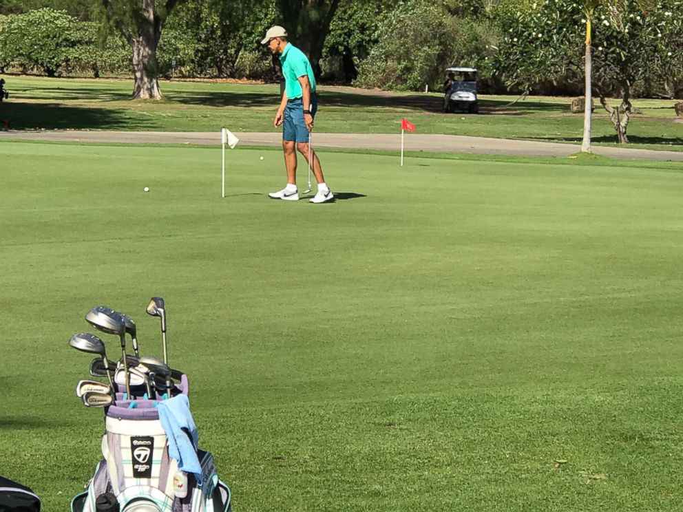 PHOTO: President Obama is seen golfing in Hawaii, Dec. 17, 2016.