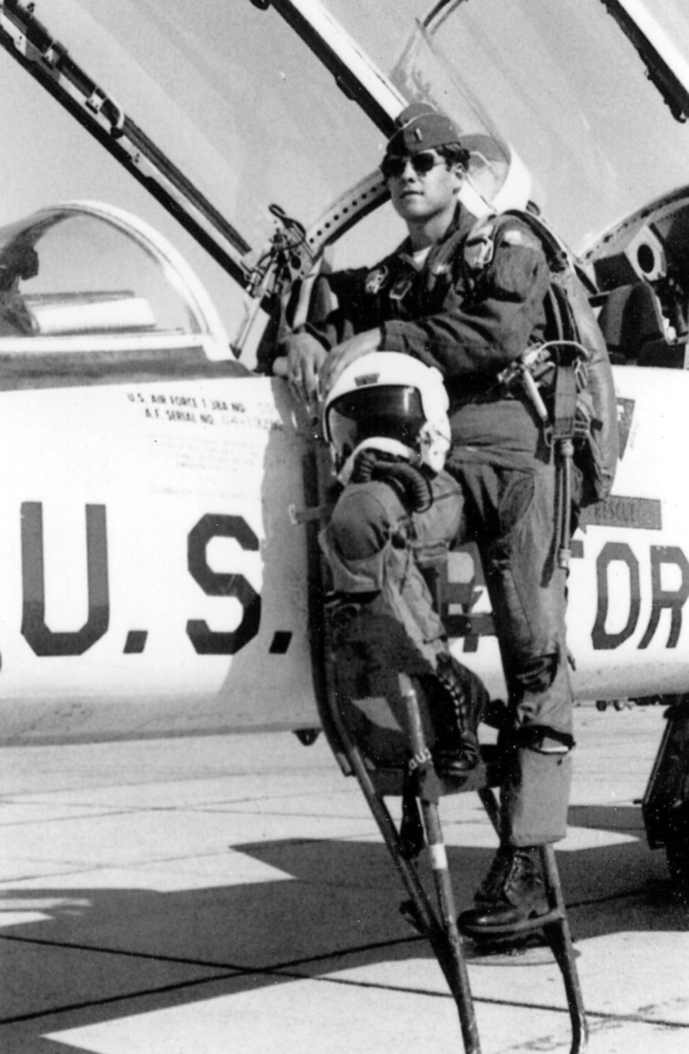 PHOTO: Texas Gov. Rick Perry served in the Air Force from 1972-1977.