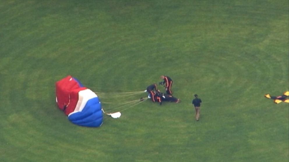 PHOTO: George H. W. Bush made his eighth parachute jump to mark his 90th birthday, June 12, 2014.