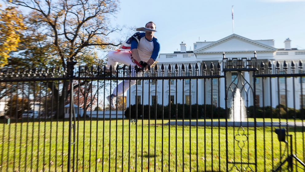 PHOTO: White House fence jumper, Joseph Caputo scaled over the north fence line of the White House Complex gaining access to the North Grounds, Nov. 26 2015.