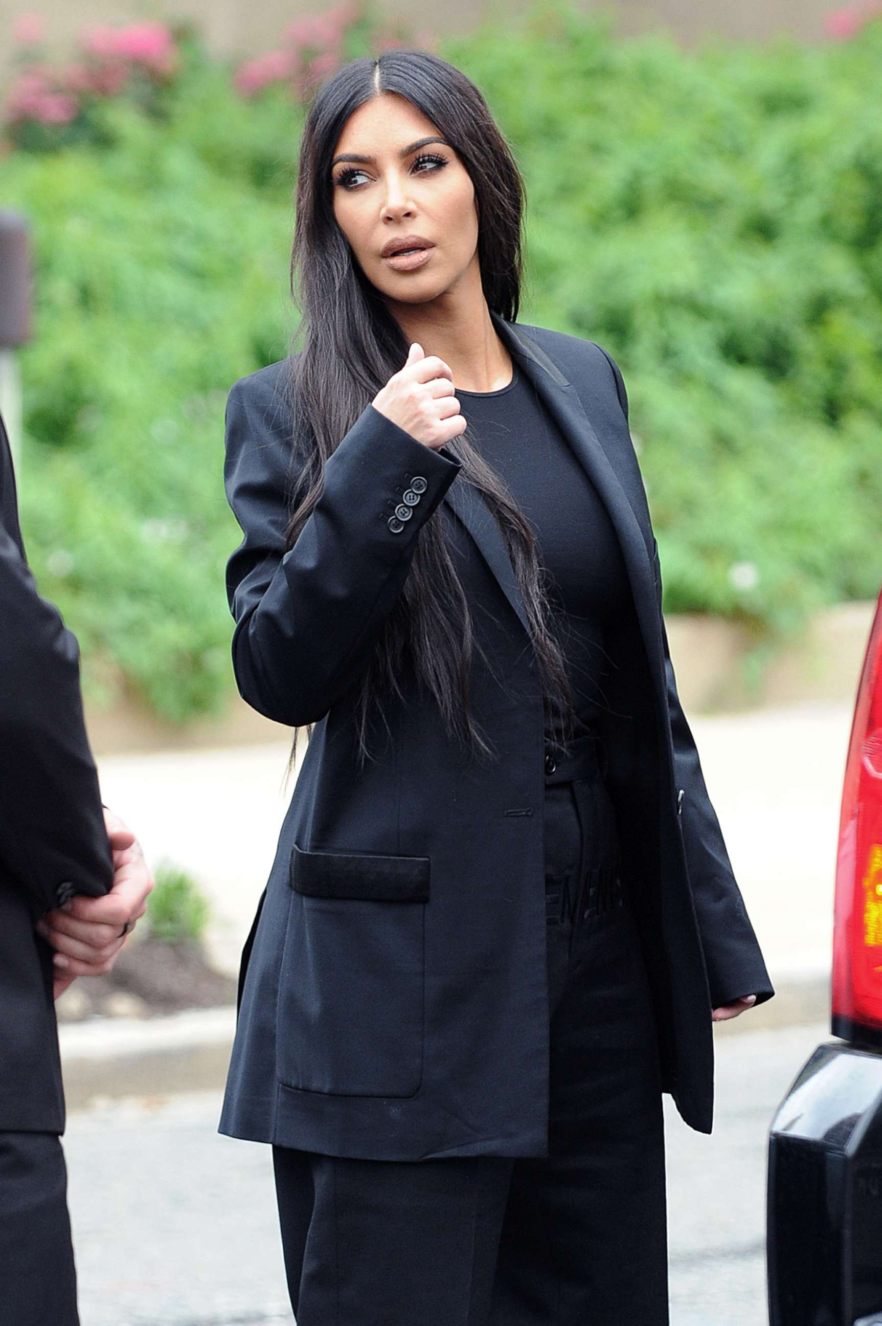 PHOTO: Kim Kardashian arrived at the White House for a meeting with President Trump to discuss prison reform and Alice Marie Johnson.