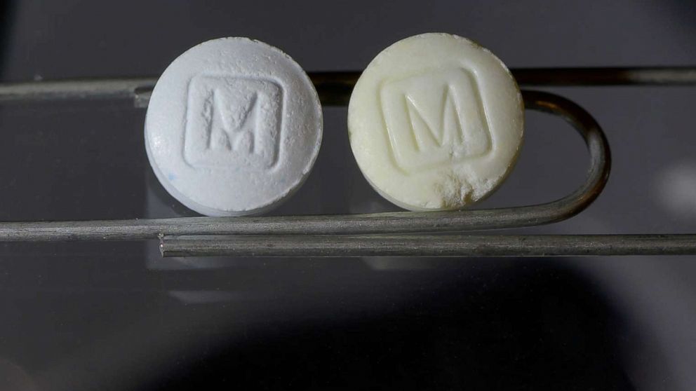 PHOTO: 30mg Authentic and Counterfeit Oxycodone.