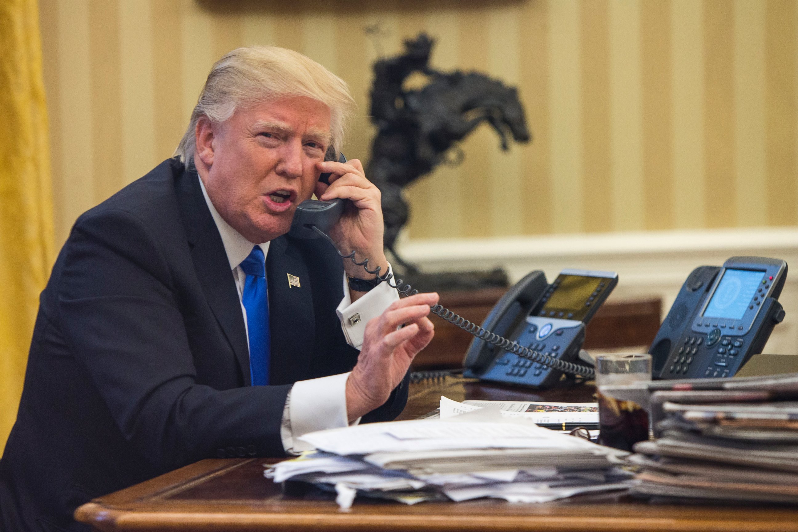 PHOTO: President Donald Trump speaks on the phone with Australian Prime Minister Malcolm Turnbull in the Oval Office of the White House, in Washington, Jan. 28, 2017.  