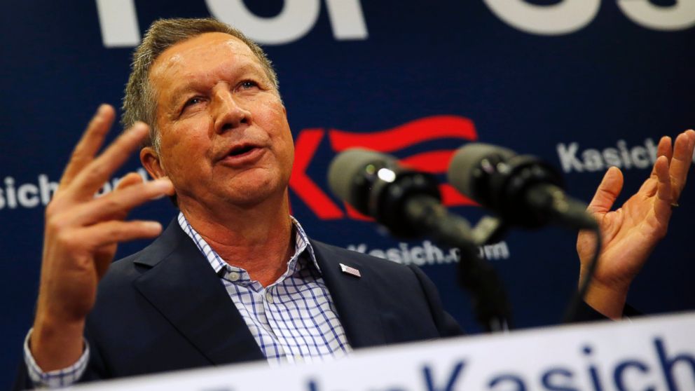 Republican presidential candidate John Kasich delivers a statement at a hotel in downtown Detroit, Mich. March 3, 2016.