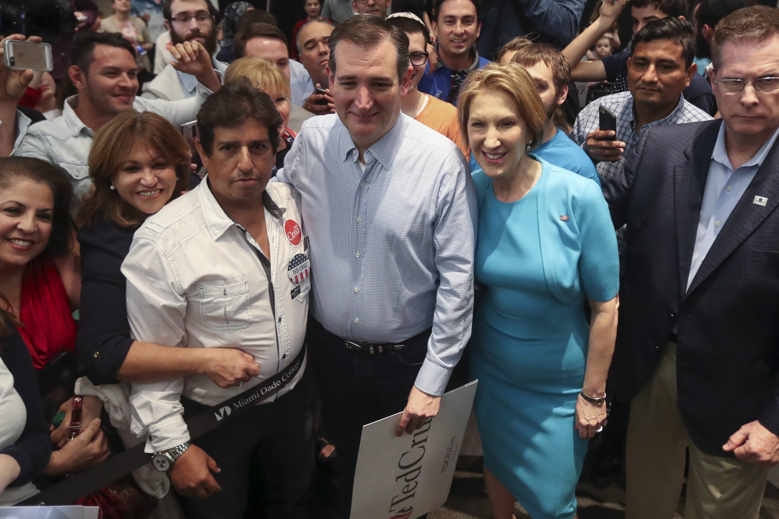 PHOTO:Republican presidential candidate Ted Cruz and former Republican presidential candidate Carly Fiorina pose for photos after she endorsed Cruz at a campaign rally in Miami, March 9, 2016. 