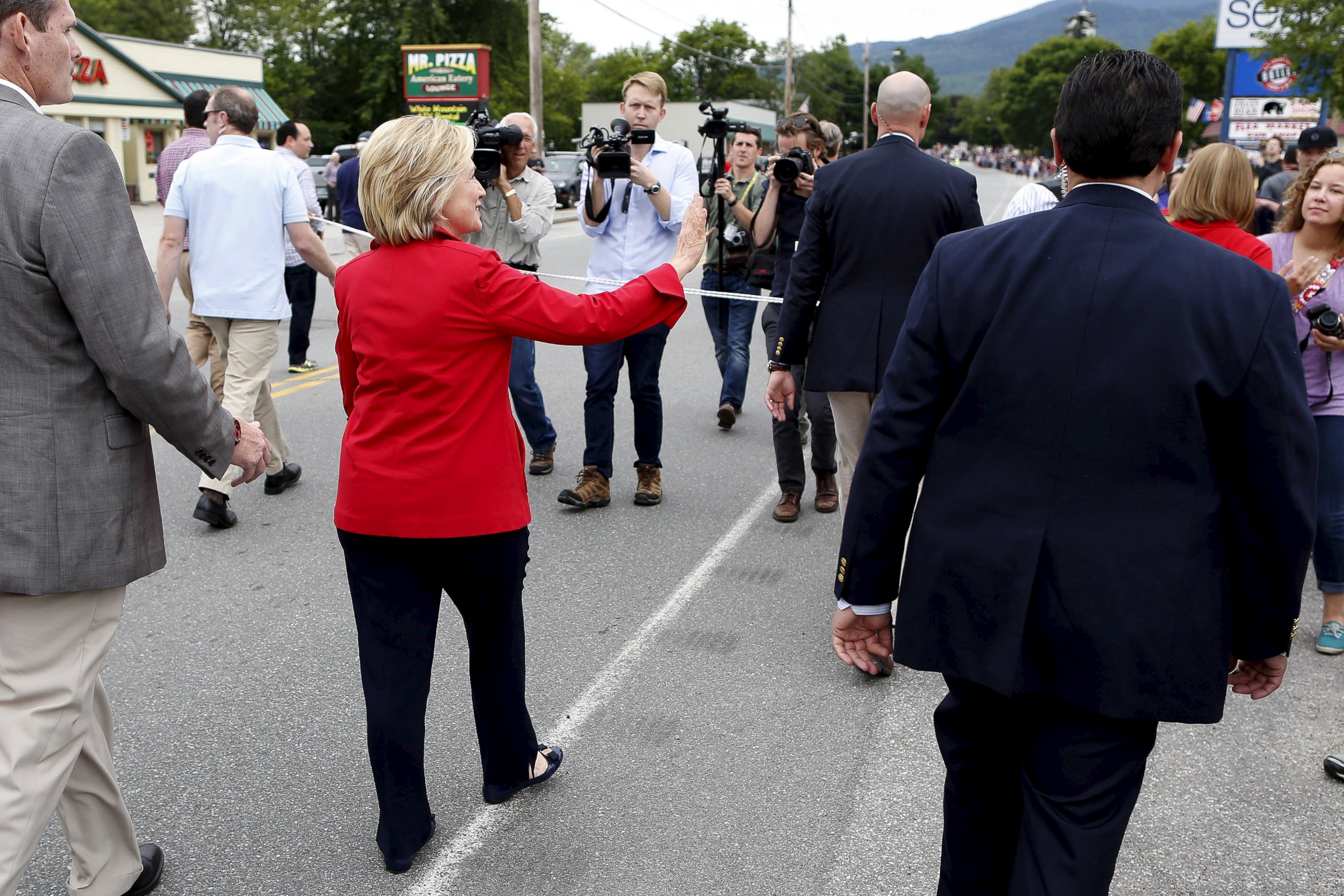 PHOTO: Former Secretary of State and Democratic candidate for president Hillary Clinton walks in the Fourth of July Parade in Gorham, N.H., July 4, 2015. 