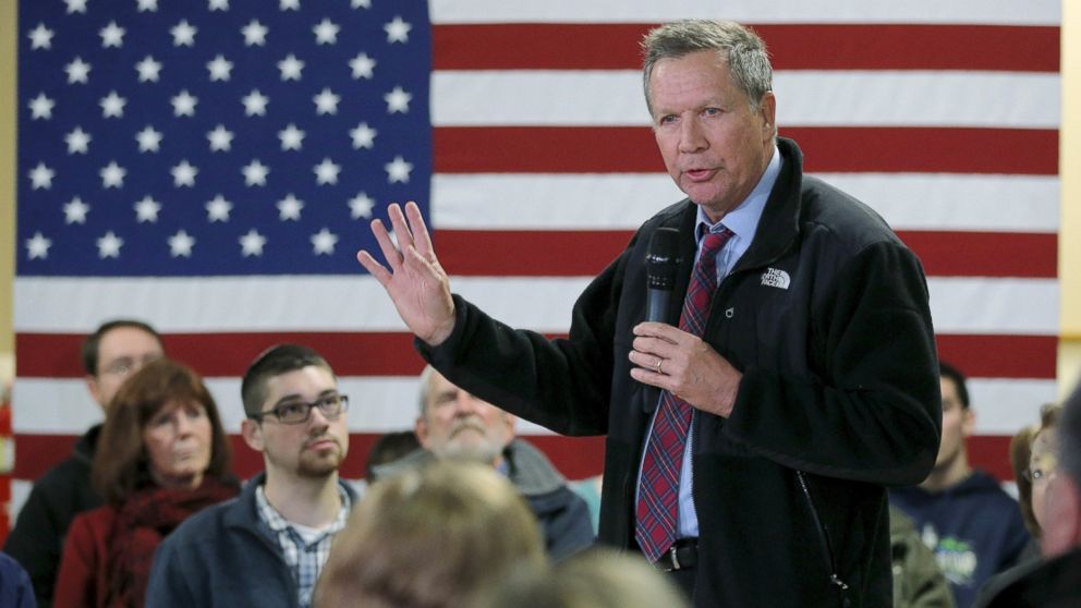 Ohio Governor John Kasich speaks at a campaign town hall meeting in Hooksett, New Hampshire, Jan. 6, 2016. 