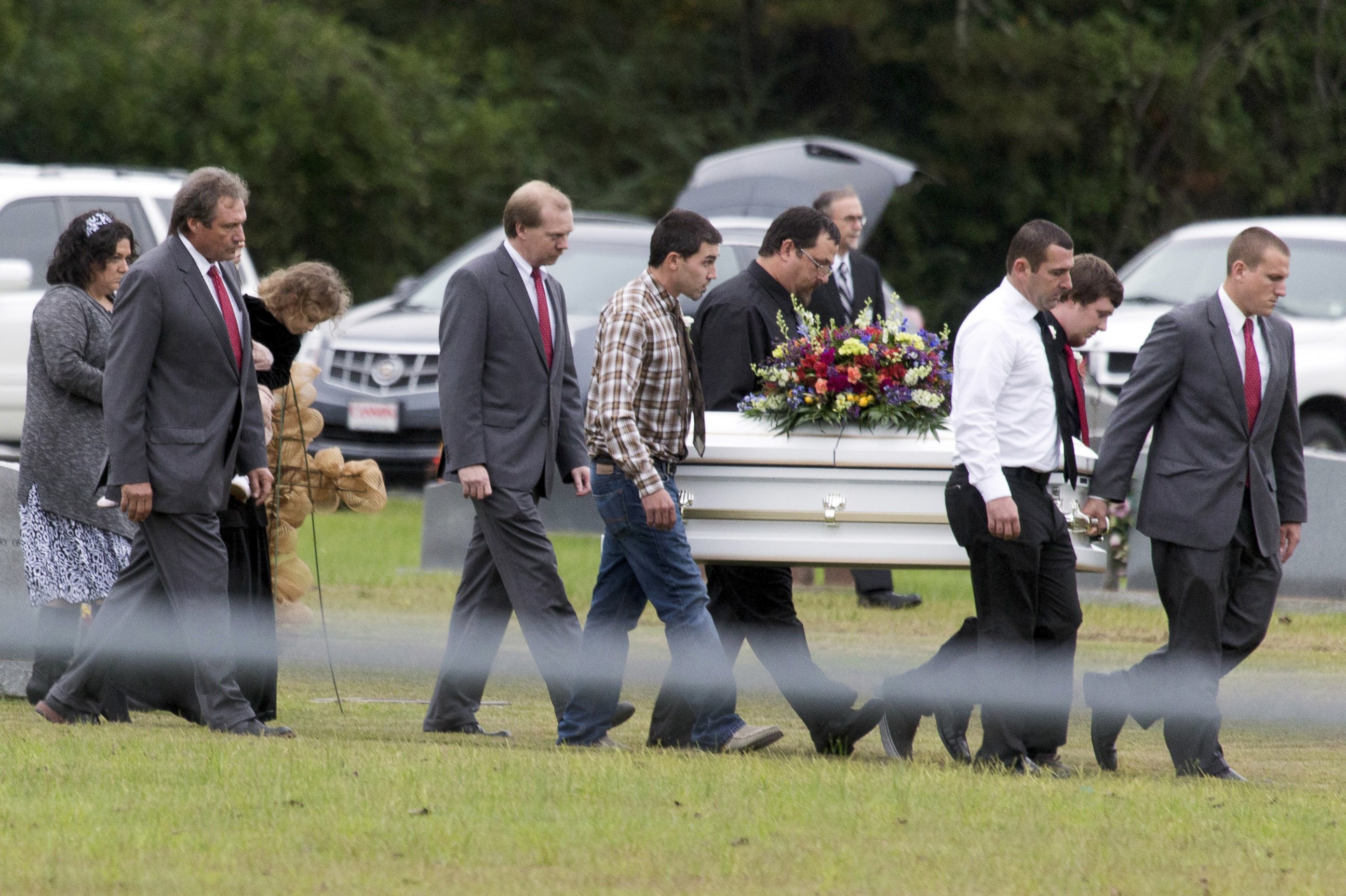 PHOTO: Pallbearers carry the casket of six-year old Jeremy Mardis at a cemetery in Beaumont, Mississippi, Nov. 9, 2015. 