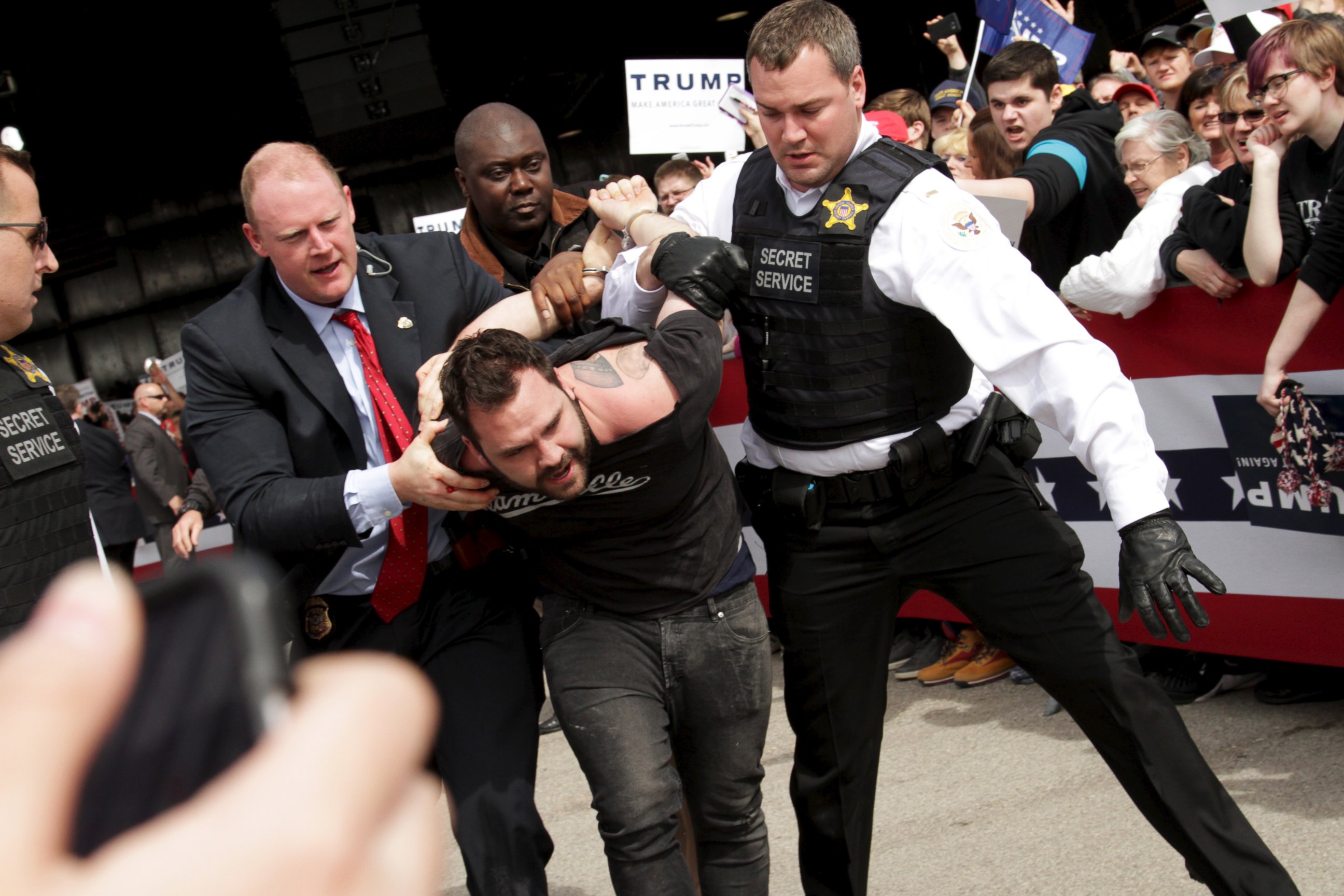 PHOTO: U.S. Secret Service agents detain a man after a disturbance as Republican presidential candidate Donald Trump spoke at Dayton International Airport in Dayton, Ohio, March 12, 2016. 