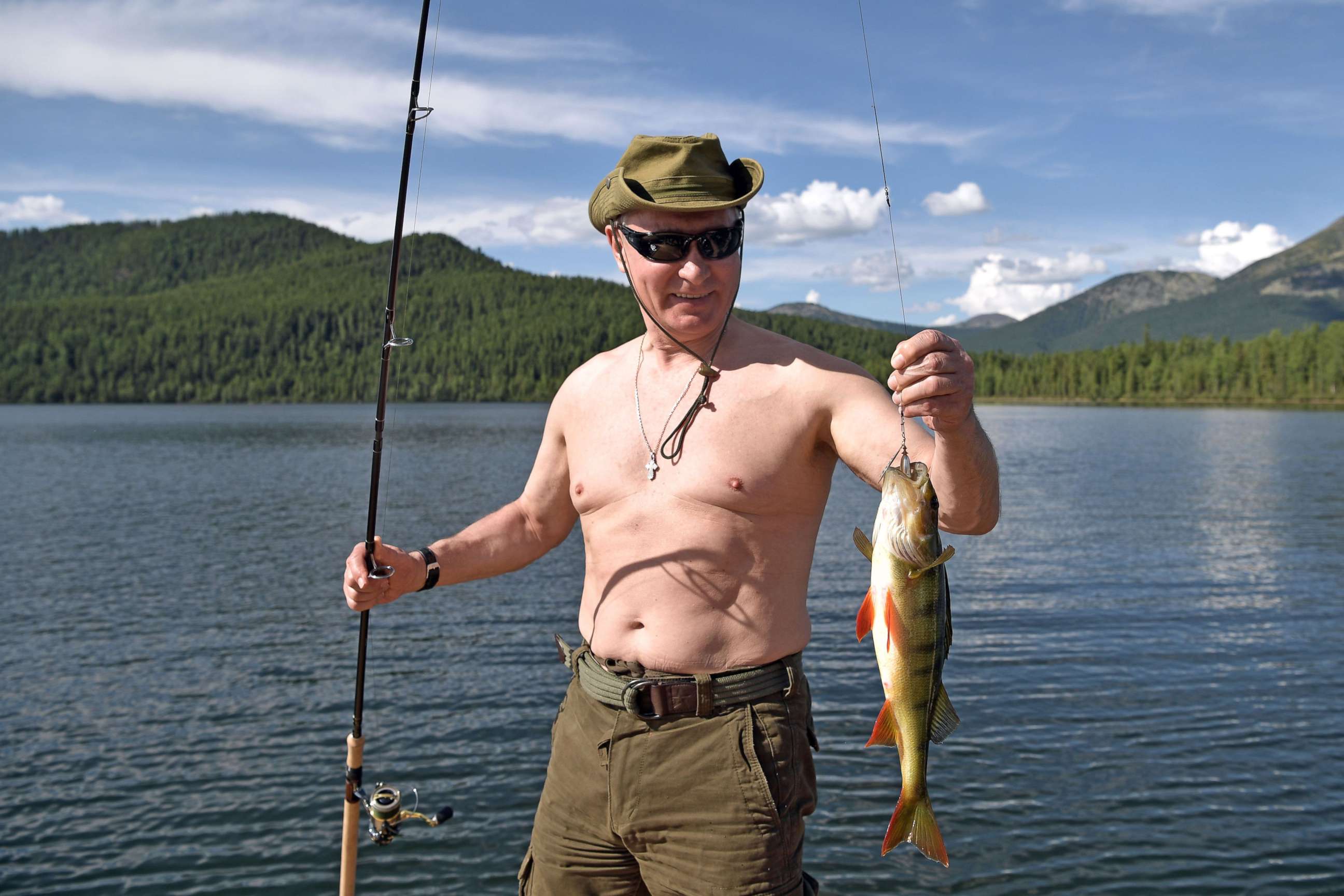 PHOTO: Russian President Vladimir Putin hunts fish underwater in the remote Tuva region in southern Siberia.