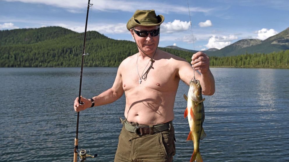 PHOTO: Russian President Vladimir Putin hunts fish underwater in the remote Tuva region in southern Siberia.