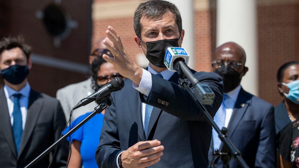 Buttigieg urges travelers to respect mask mandates on planes