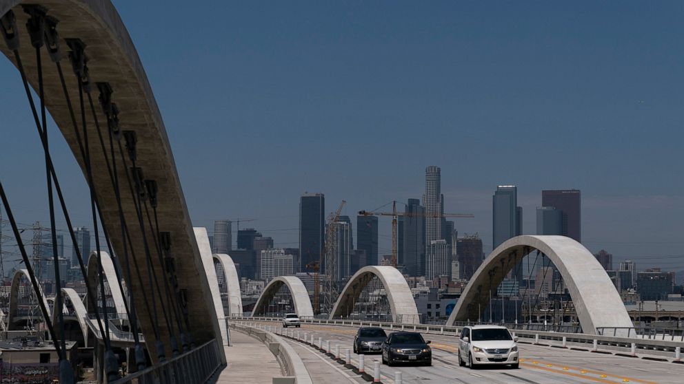 New Los Angeles bridge opens, then quickly closes amid chaos