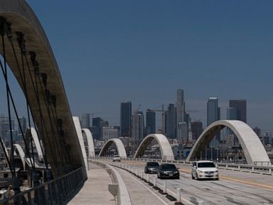 New Los Angeles bridge opens, then quickly closes amid chaos