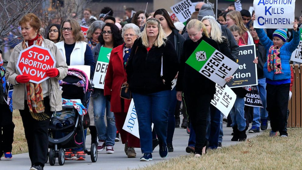 Kansas GOP to stymie ban in reversing abortion-rights ruling thumbnail
