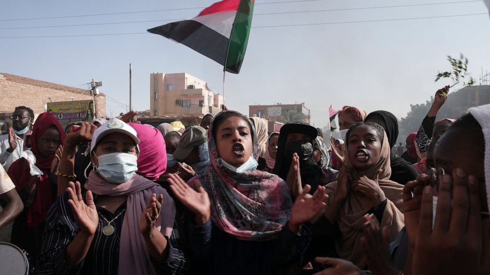 Despite deal, Sudanese rally to demand military rulers leave