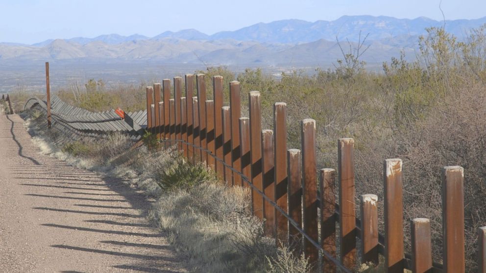 PHOTO: There are a number of different types of fencing used along the border, some less difficult to climb than others. 