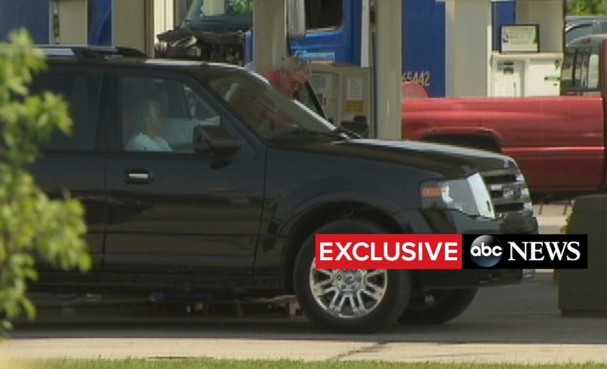 PHOTO: Dennis Hastert and his wife stop at a gas station on their way back to their home in Plano, Ill.