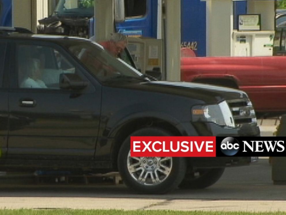 PHOTO: Dennis Hastert and his wife stop at a gas station on their way back to their home in Plano, Ill.