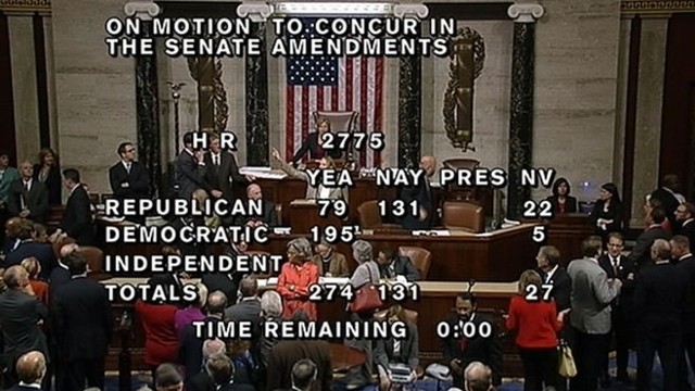 VIDEO: Stenographer Rushes Microphone During House Vote