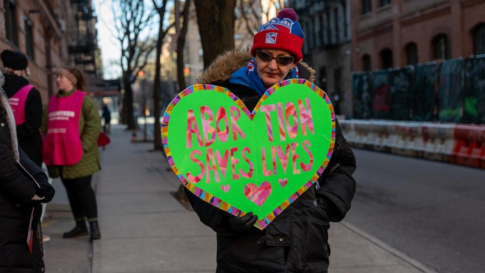 PHOTO: Right to choose protesters gather in front of anti-abortion activists outside of a Planned Parenthood clinic, Feb. 3, 2024, in New York.