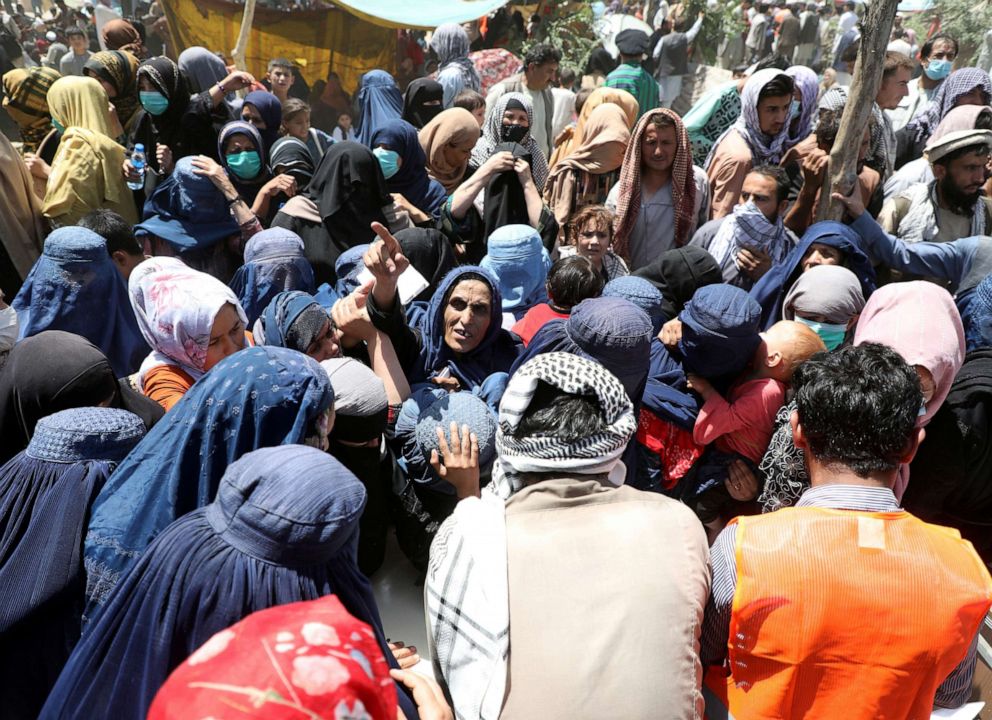 PHOTO: Internally displaced families from northern provinces, who fled from their homes due the fighting between Taliban and Afghan security forces, take shelter in a public park in Kabul, August 10, 2021.