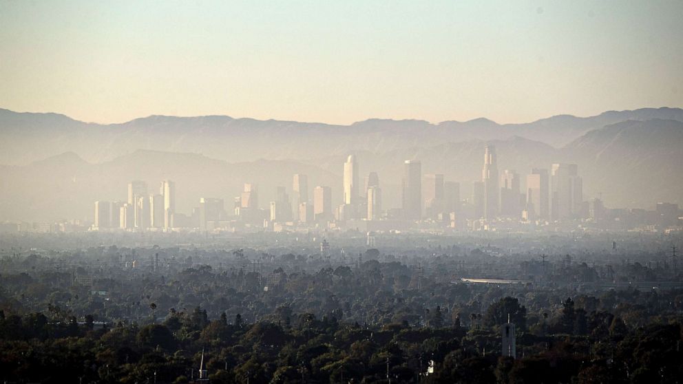 PHOTO: A layer of smog covers Downtown and the nearby areas in Los Angeles, August 14, 2019.