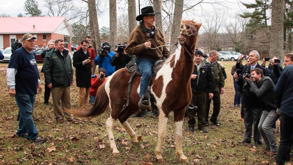 PHOTO: Republican senatorial candidate Roy Moore departs on his horse at the polling station after voting in Gallant, Ala., Dec. 12, 2017.