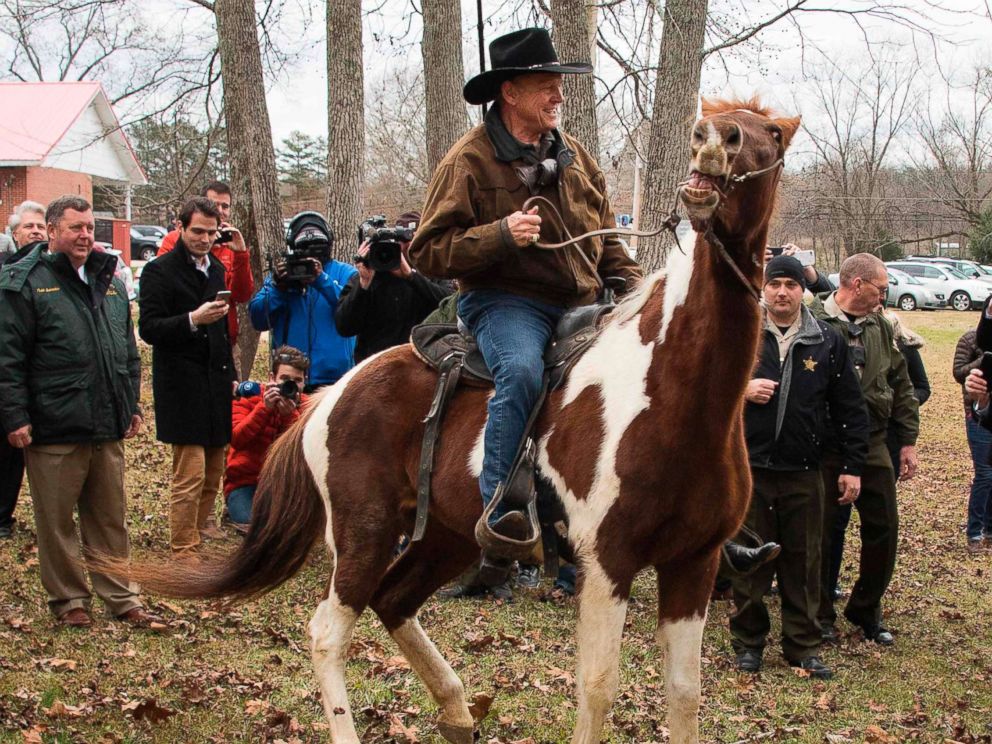 PHOTO: Republican senatorial candidate Roy Moore departs on his horse at the polling station after voting in Gallant, Ala., Dec. 12, 2017.