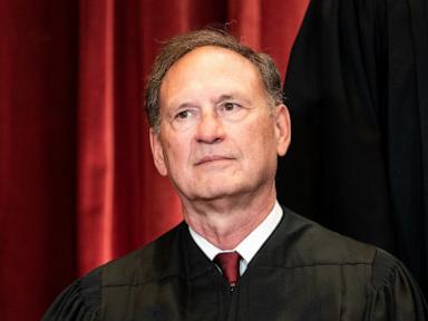  Photo of upside-down flag at Justice Samuel Alito's house raises concerns: Report image