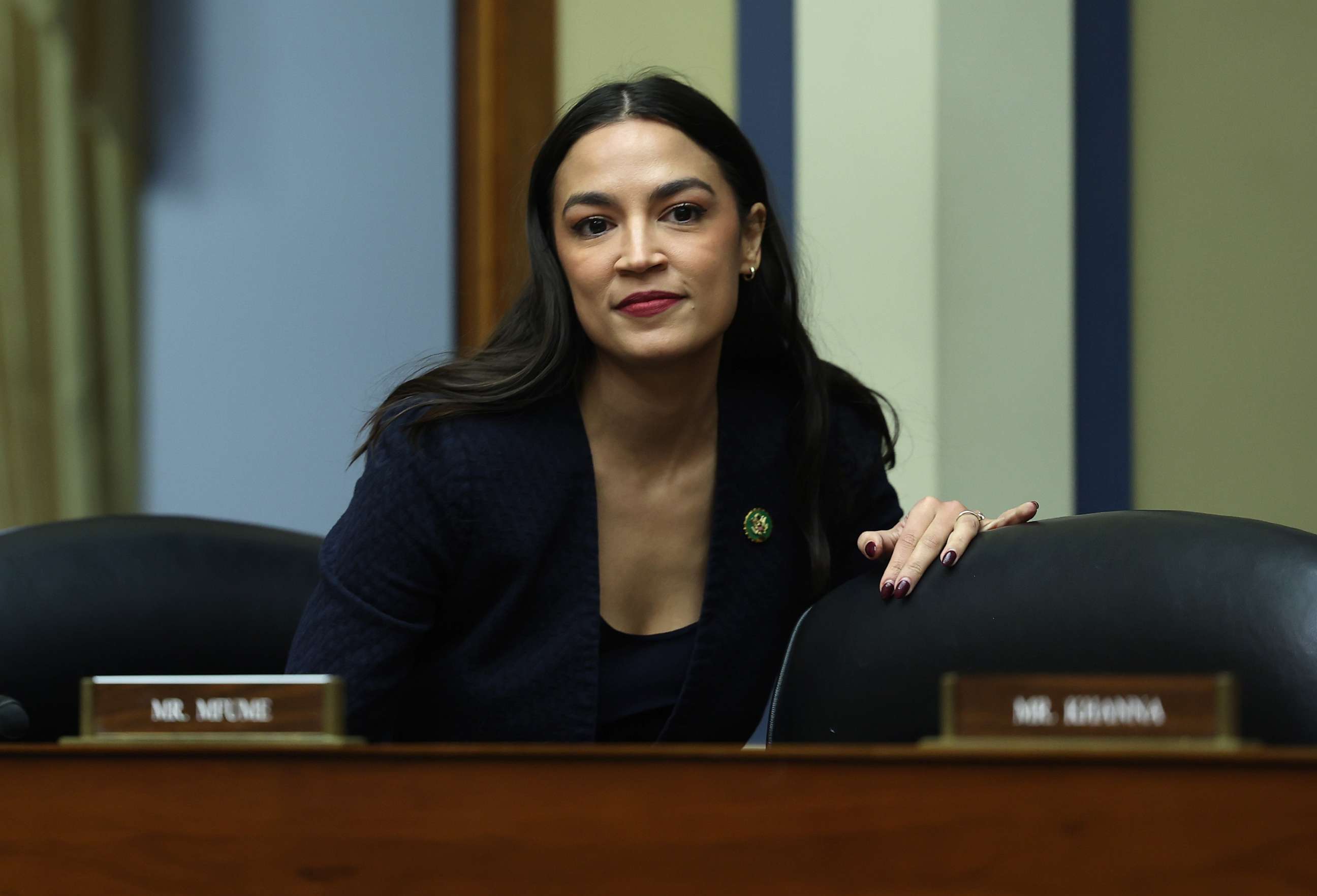 Alexandria Ocasio-Cortez 'not planning' a primary challenge to Sen. Kirsten  Gillibrand - ABC News