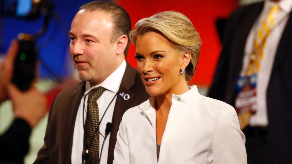 PHOTO: Moderator Megyn Kelly takes the stage during a Republican presidential primary debate at Fox Theatre, March 3, 2016, in Detroit.