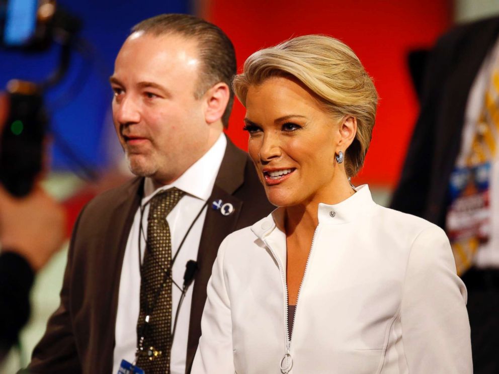 PHOTO: Moderator Megyn Kelly takes the stage during a Republican presidential primary debate at Fox Theatre, March 3, 2016, in Detroit.