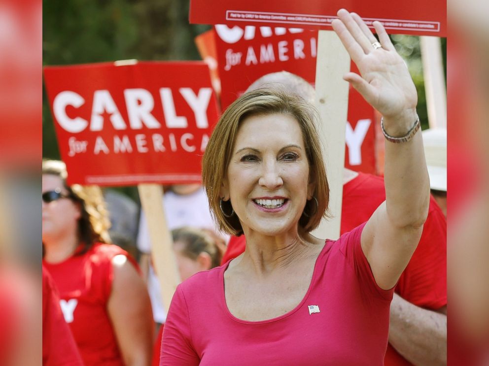 PHOTO: Republican presidential candidate Carly Fiorina, the former Hewlett-Packard chief executive, waves as she and supporters march in the Labor Day parade in Milford, N.H., Sept. 7, 2015.