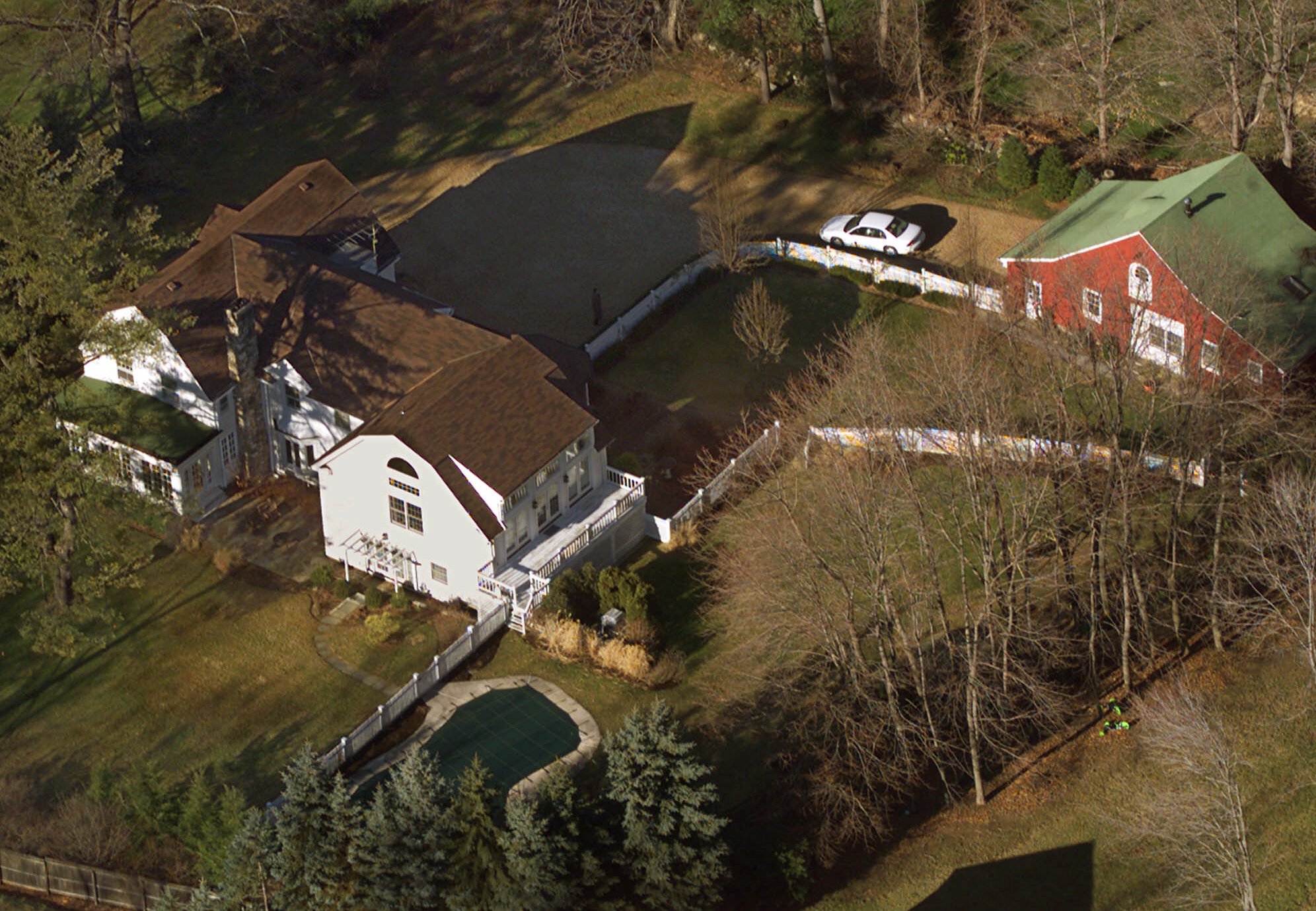 PHOTO: In this Jan. 5, 2000, file photo, the President Bill Clinton and Hillary Rodham Clinton's home is seen from the air in  Chappaqua, New York. 
