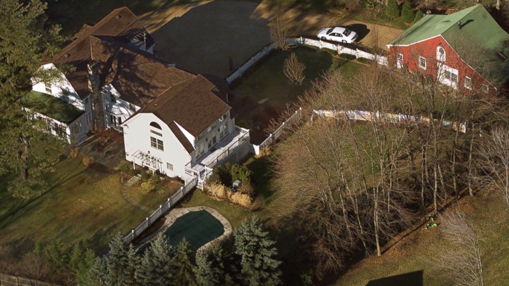 PHOTO: In this Jan. 5, 2000, file photo, the President Bill Clinton and Hillary Rodham Clinton's home is seen from the air in  Chappaqua, New York. 
