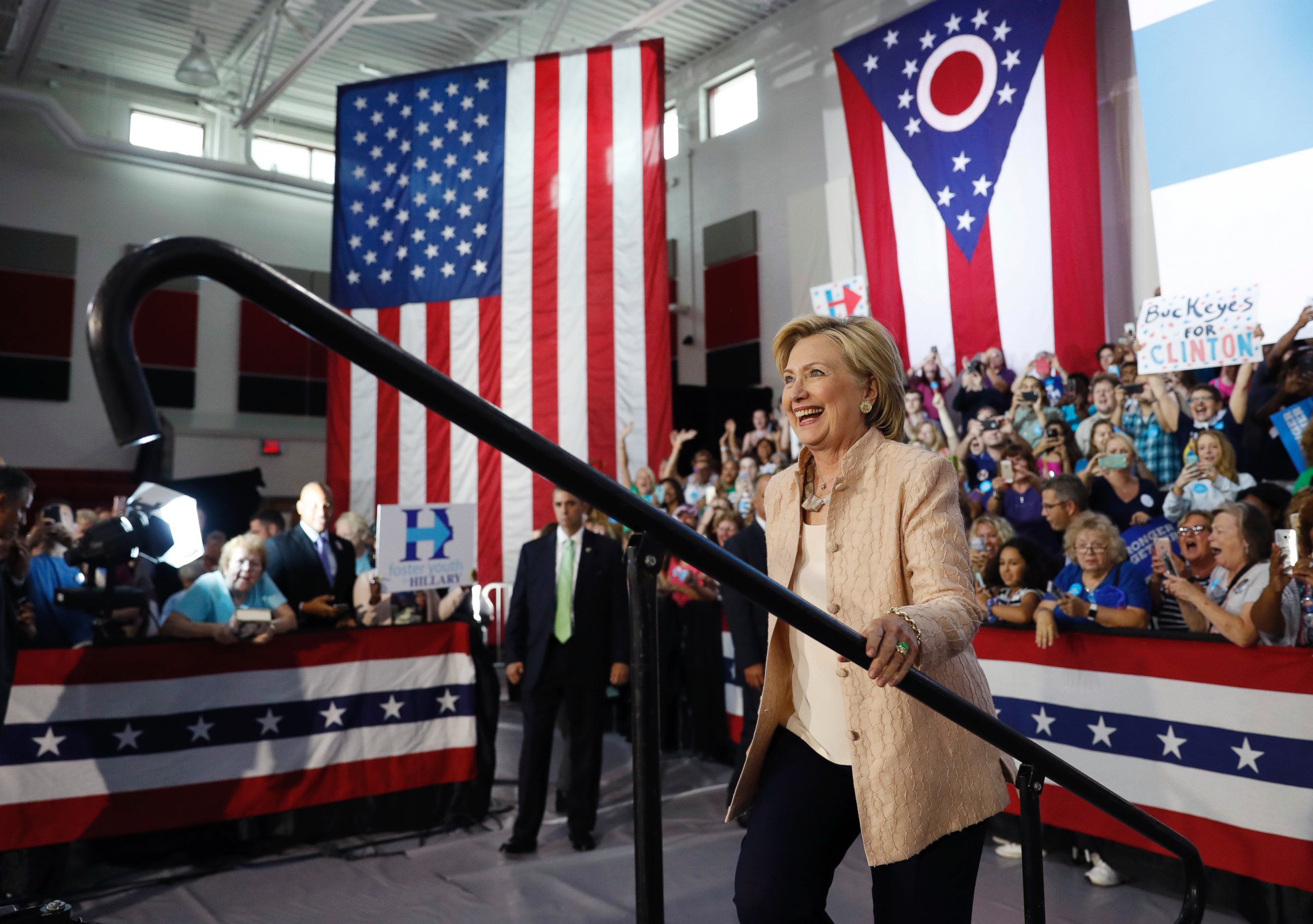 PHOTO: Hillary Clinton arrives at a campaign event at John Marshall High School in Cleveland, Aug. 17, 2016. 