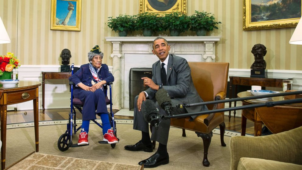 PHOTO: President Barack Obama meets with Emma Didlake, 110, of Detroit, the oldest known World War II veteran, July 17, 2015, in the Oval Office of the White House in Washington. 