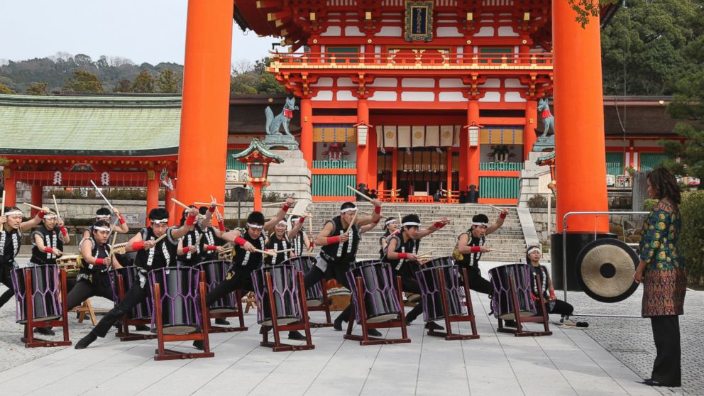 First lady Michelle Obama watches a Taiko performance by the Akutagawa High School Taiko Club during her visit to Fushimi Inari Shinto Shrine in Kyoto, Japan, March 20, 2015.