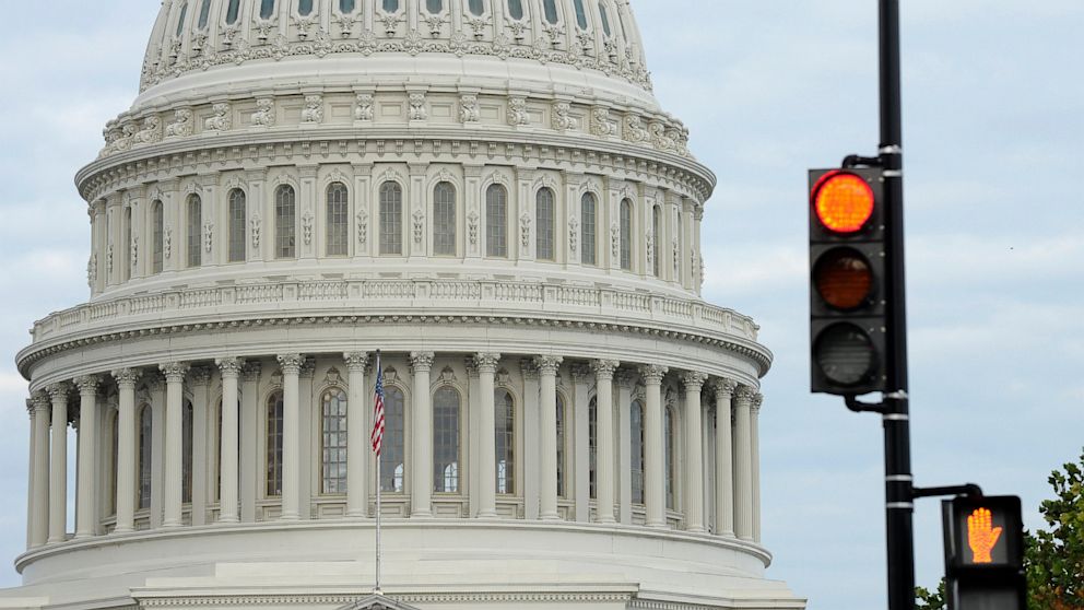 PHOTO: A stop light flashes near the Capitol in Washington, Oct. 1, 2013 as Congress plunged the nation into a partial government shutdown. 