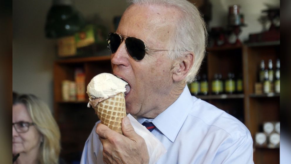 PHOTO: Vice President Joe Biden enjoys an ice cream cone after a campaign rally for Oregon U.S. Sen. Jeff Merkley in Portland, Ore., Oct. 8, 2014.