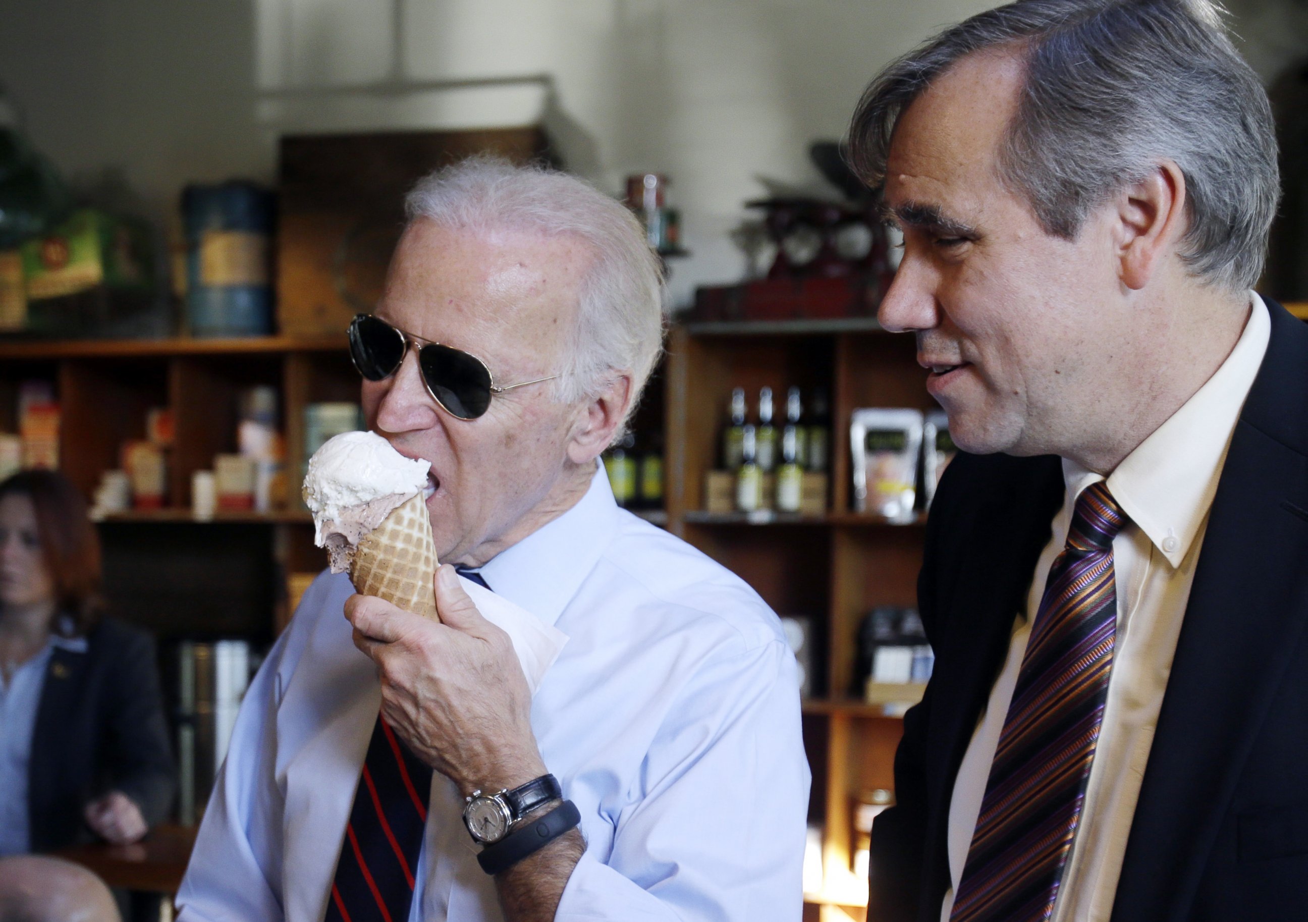 PHOTO: Vice President Joe Biden enjoys an ice cream cone as Oregon U.S. Sen. Jeff Merkley  watches as the two stop at an ice cream parlor after a campaign rally in Portland, Ore., Oct. 8, 2014.