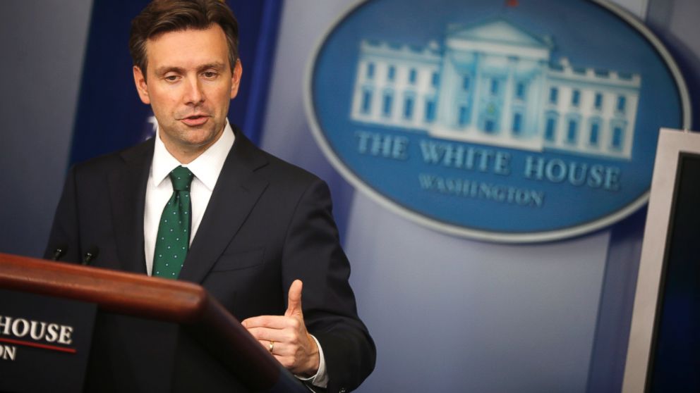 White House press secretary Josh Earnest speaks to reporters during the daily press briefing at the White House in Washington, Sept. 12, 2014.