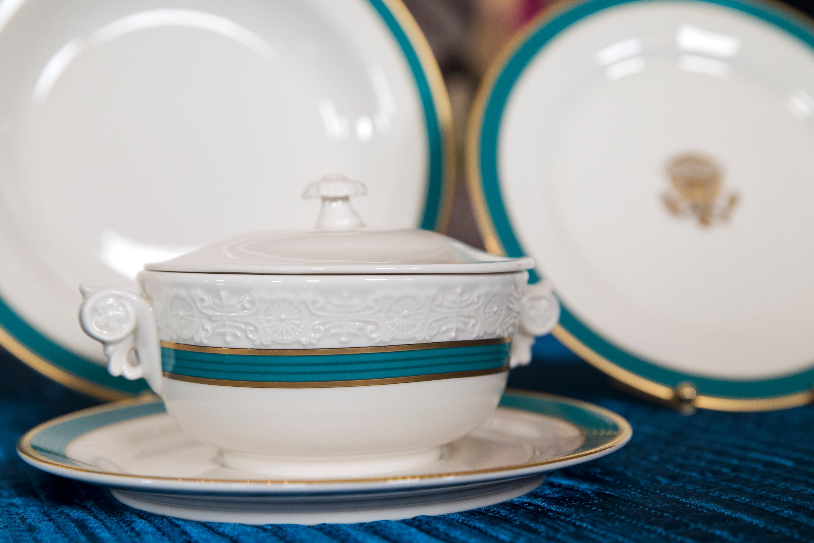 PHOTO: The White House previewed its new "Kailua Blue" china ahead of Tuesday's State Dinner with Japanese Prime Minister Shinzo Abe, April 27, 2015, in the State Dining Room of the White House in Washington.