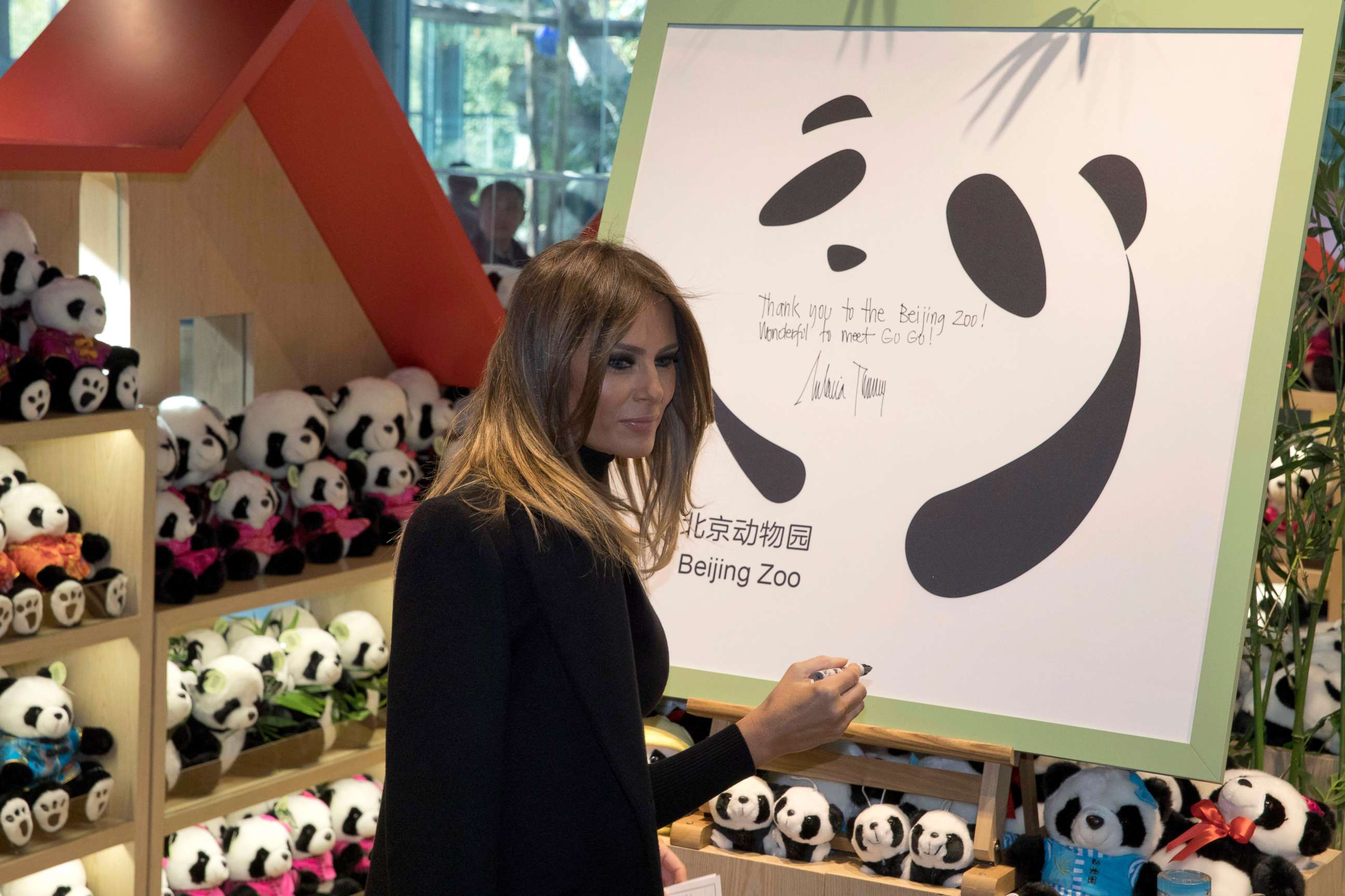 PHOTO: U.S. first lady Melania Trump leaves well-wishes on a board after visiting the Panda enclosure at the zoo in Beijing Friday, Nov. 10, 2017.