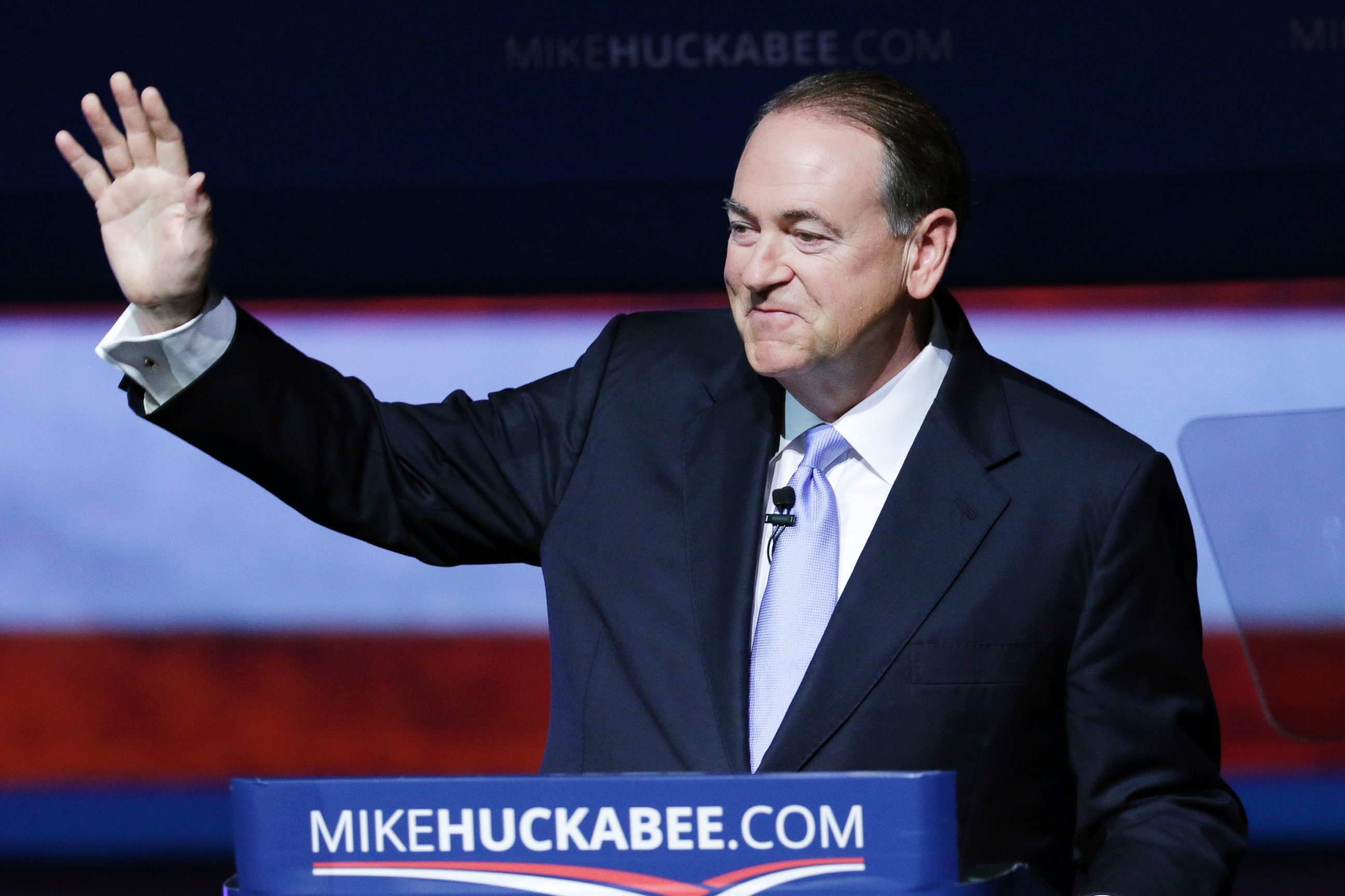 PHOTO: Former Arkansas Gov. Mike Huckabee waves to supporters in Hope, Ark., May 5, 2015, after he announced that he is running for the Republican presidential nomination.