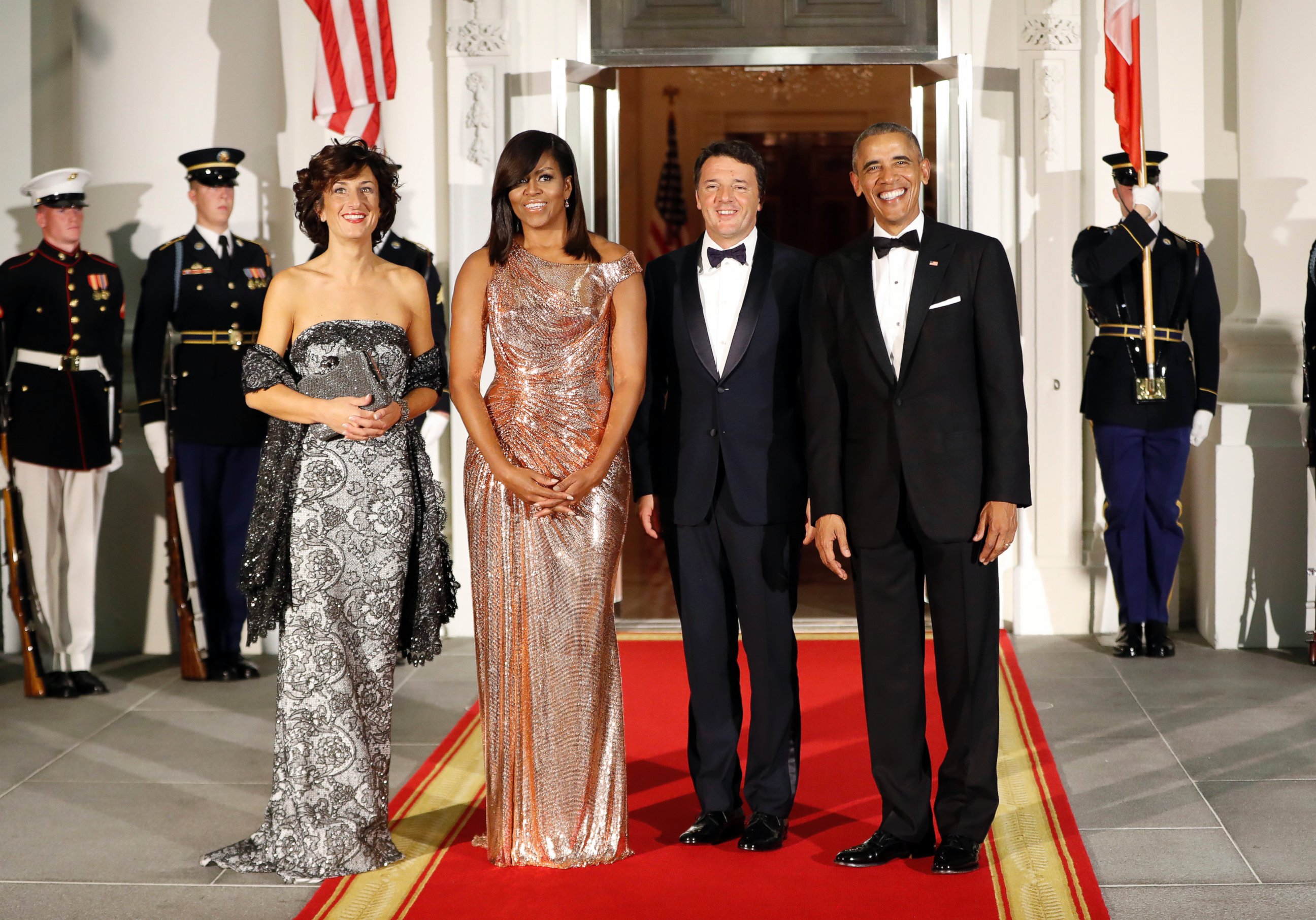 PHOTO: Barack Obama and Michelle Obama pose for a photo as they greet Italian Prime Minister Matteo Renzi and his wife Agnese Landini on the North Portico for a State Dinner at the White House in Washington, Oct. 18, 2016. 
