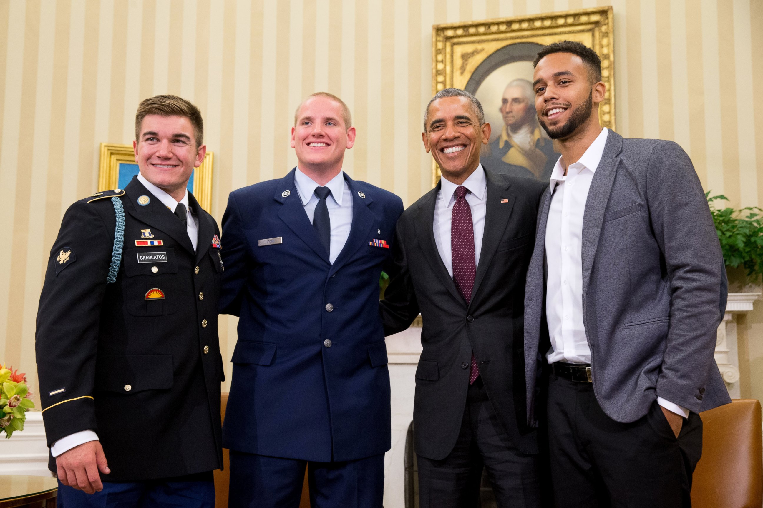 PHOTO: President Barack Obama poses for a photograph with Oregon National Guardsman, from left, Alek Skarlatos Air Force Airman 1st Class Spencer Stone, and Anthony Sadler, in the Oval Office of the White House in Washington, Sept. 17, 2015.