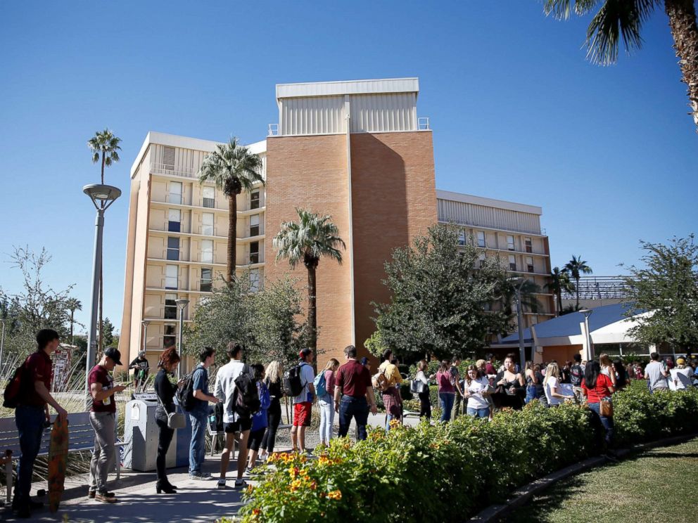 PHOTO: People line up to vote at the ASU Palo Verde West polling station during the U.S. midterm elections in Tempe, Arizona, Nov. 6, 2018.
